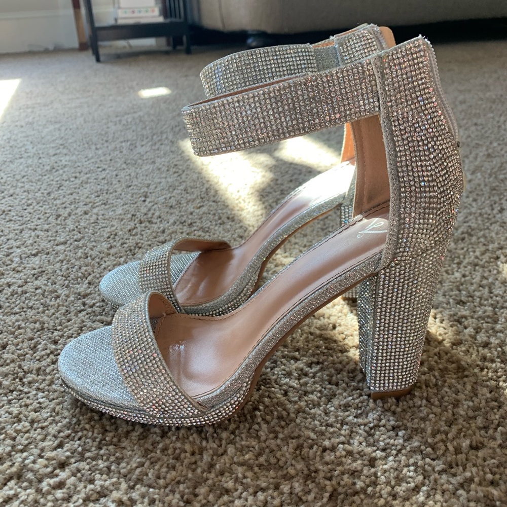Windsor Nude Strapped Sparkling 2.5” Heels Size 9